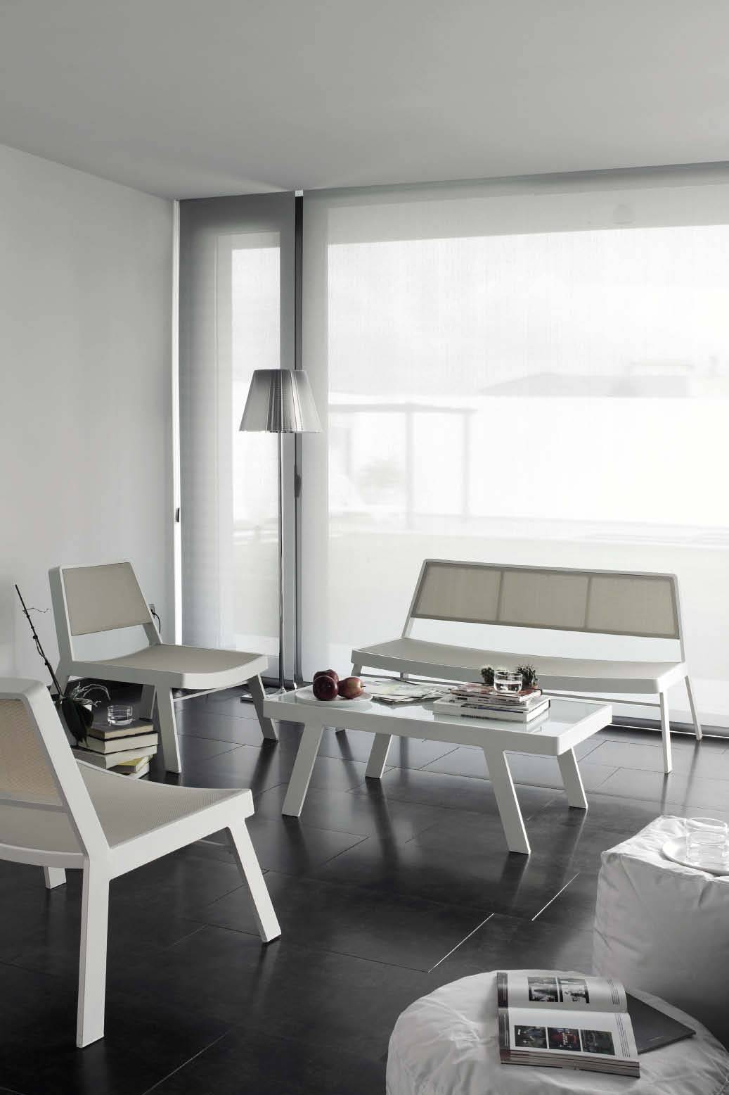 Ensemble fauteuils et table basse design en alu blanc Bandol 83150 Var