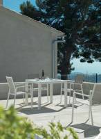 Tables et chaises pour l'extérieur en aluminium de la marque GABAR à Sanary-sur-Mer