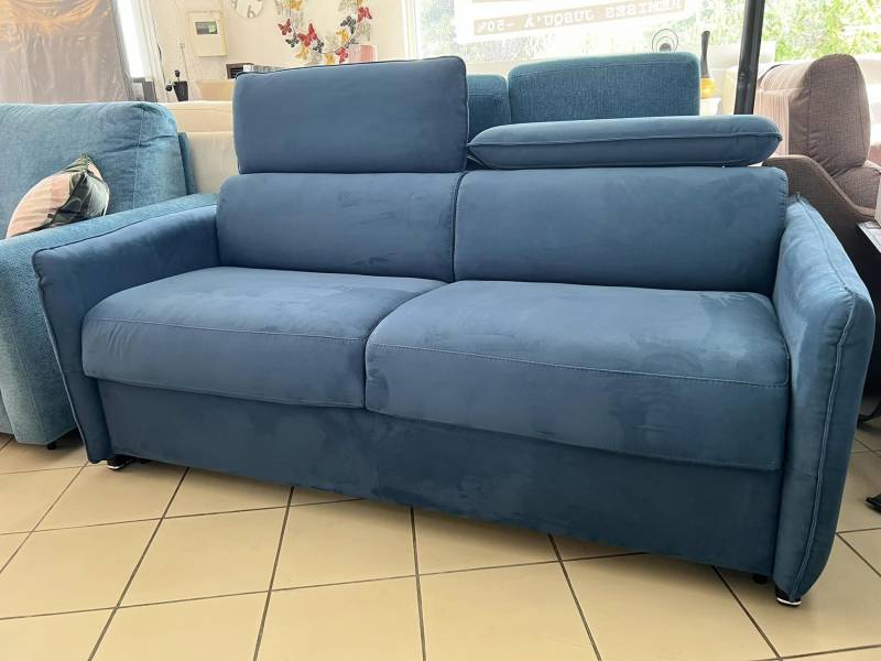 Canapé-lit avec têtières réglables sur Saint-Cyr-sur-Mer dans le Var 