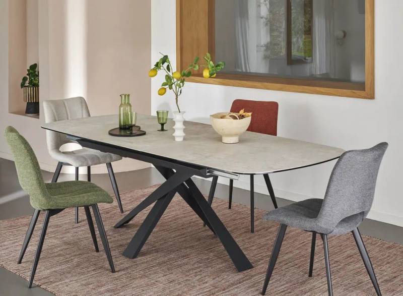 Table salle à manger extensible près du Castellet : recevoir en toute convivialité