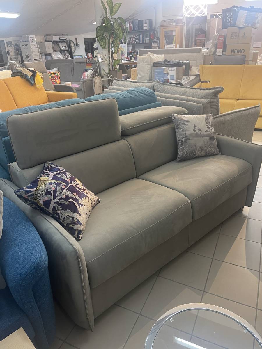 Canapé-lit avec têtières réglables sur Bandol dans le Var 