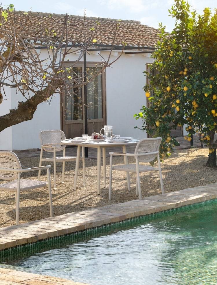 Un salon de jardin complet