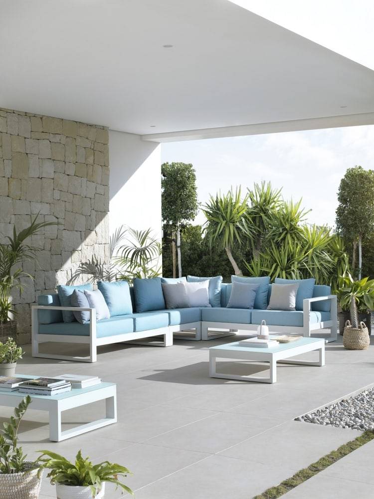 Un salon de jardin complet