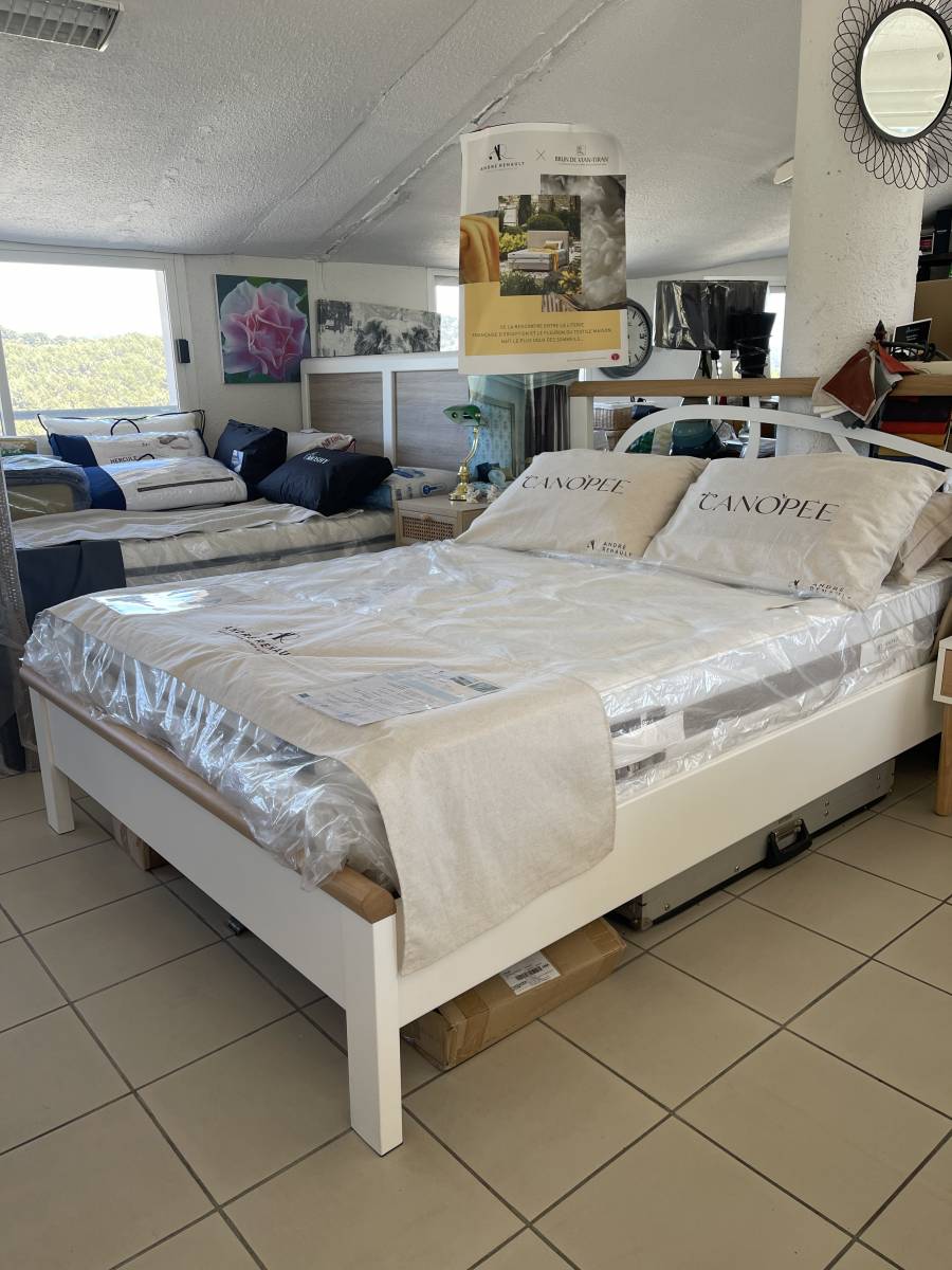 Vente de matelas 140x190 à mémoire de forme avec sommier ergonomique pour améliorer votre confort nocturne à Sanary-sur-Mer 83 cet été
