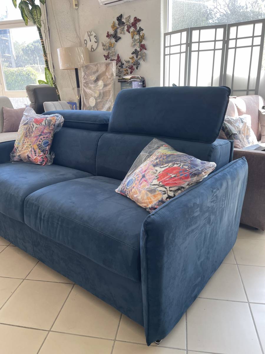 Acheter un canapé-lit 3 places en tissu moderne pour un salon élégant avec livraison incluse directement chez vous au Castellet
