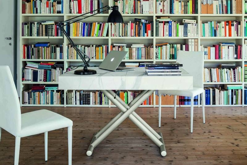 Table basse transformable avec divers plateaux disponibles à Sanary-sur-Mer