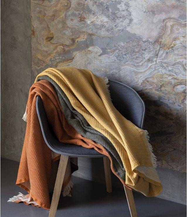Idées décoration pour rafraîchir un salon avec des accessoires textiles raffinés disponibles près du Castellet