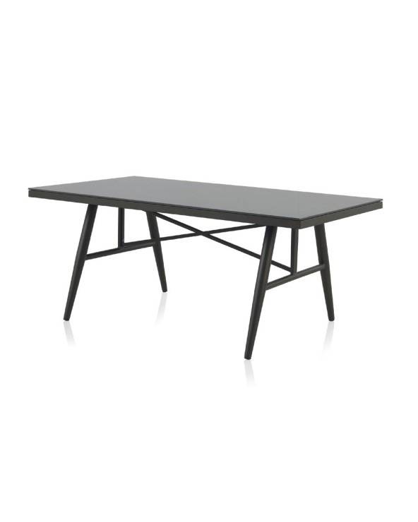 Table de jardin près de Saint-Cyr-sur-Mer : convivialité extérieure en toute saison