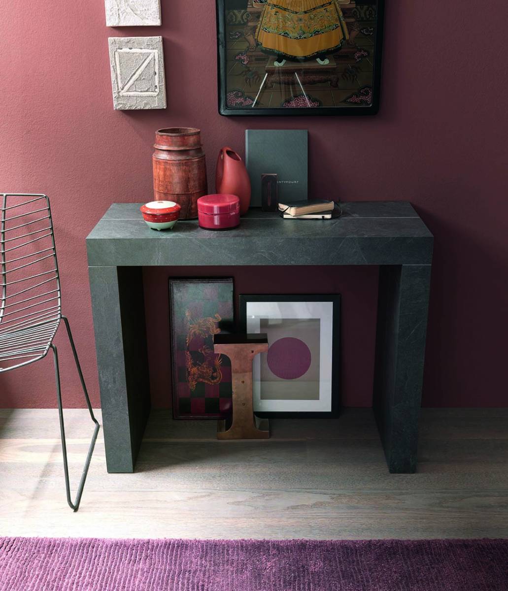 Console en métal sur la commune de Saint-Cyr-sur-Mer