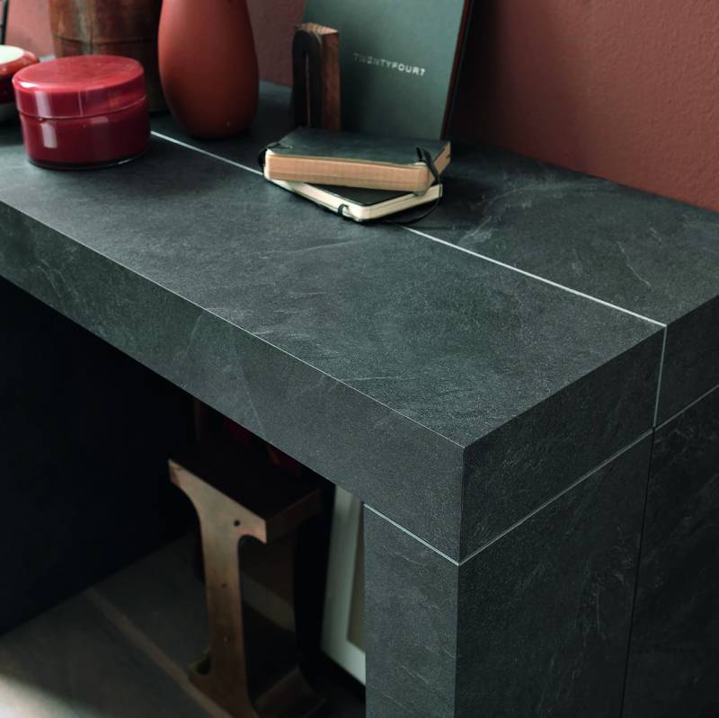 Console extensible en métal sur Bandol dans le 83