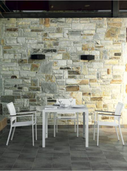 Tables et chaises de salon de jardin en aluminium à La Cadière-d 'Azur dans le Var