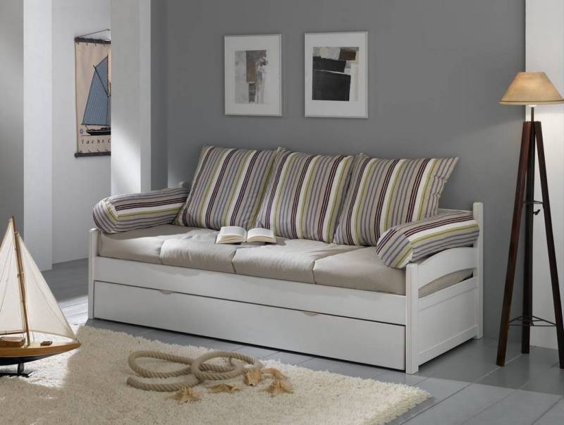 Lit gigogne en pin massif peint, habillé en 80X190 sur la commune de Bandol proche de Sanary